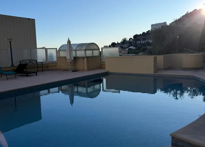 A Deux Pas De Monaco